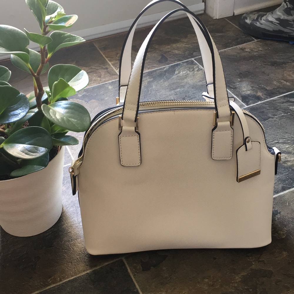Le Chateau Purse